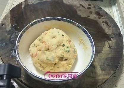 香煎土豆饼,搓揉成面团就可以了