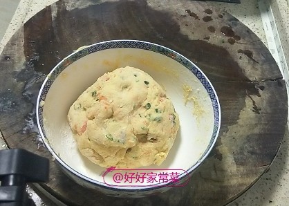 香煎土豆饼,搓揉成面团就可以了