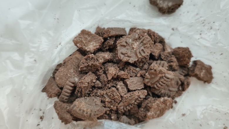 不怕化的冰激凌，看我让它72变~,捏碎