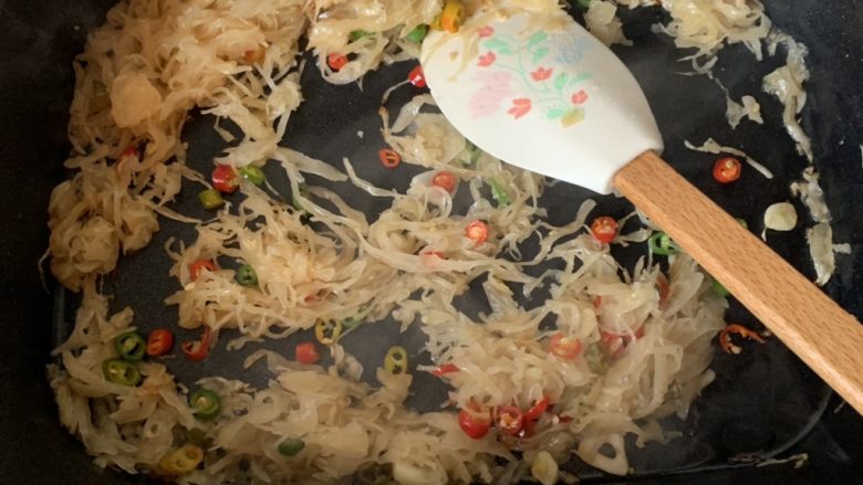 酸汤肥牛,多炒炒,加点辣椒点缀一下