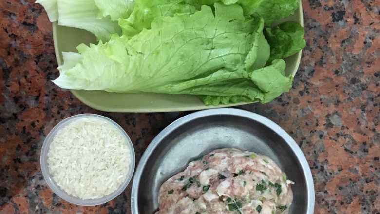 生菜丝肉丸粥,准备材料