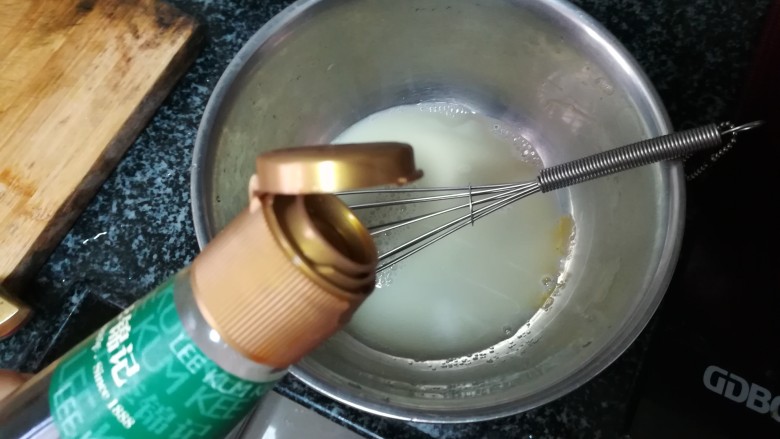 就要高考了,给孩子做一道滋补提神美味无比的盅吧,水里加几滴蒸鱼豉油去腥味