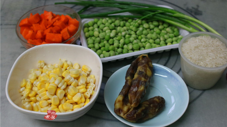 蔬菜腊肠饭,备好食材