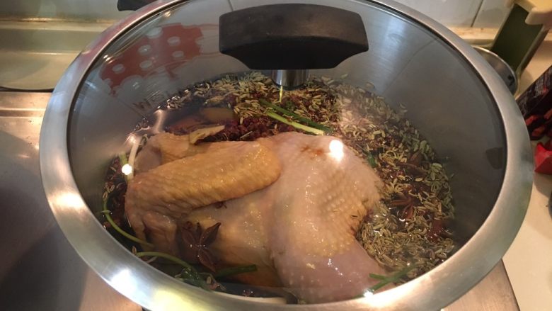 烧鸡(简单到爆),开火煮沸转小火炖煮1小时