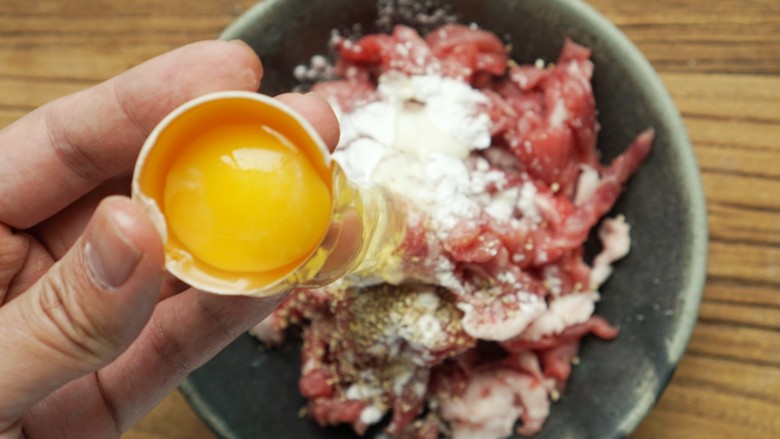 鱼香肉丝,蛋清
抓匀后腌制15分钟