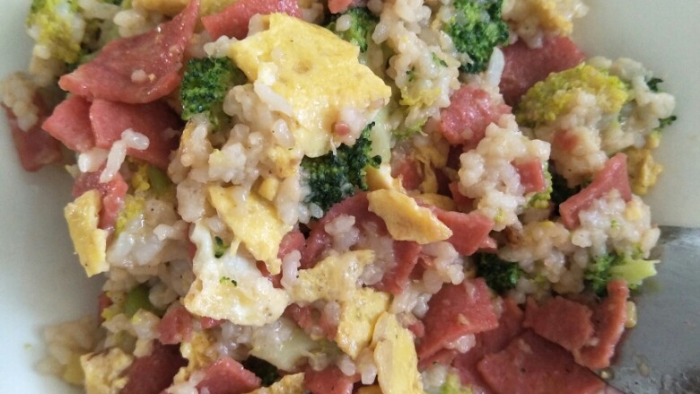 西蓝花培根蛋炒饭