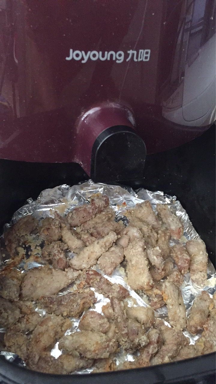 下饭神器--糖醋里脊,空气炸锅设置200度,烤20分钟至里脊肉酥脆;