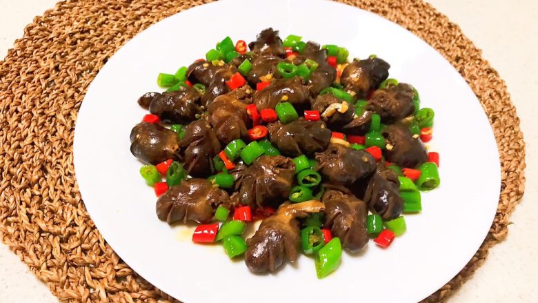 火爆香辣鸭心,火爆鸭心香辣适宜,风味独特~