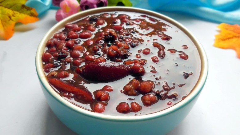 红豆薏仁小米粥,来一口,祛湿减肥,美容养颜,味道非常棒。
