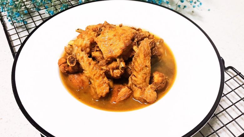 啤酒烧鸡翅,啤酒烧鸡翅鲜香味美,骨酥肉嫩,口味超级棒~