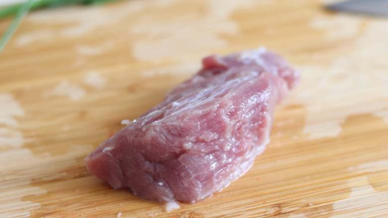 苦瓜酿肉(蒸菜),半段里脊肉,剁成肉末。