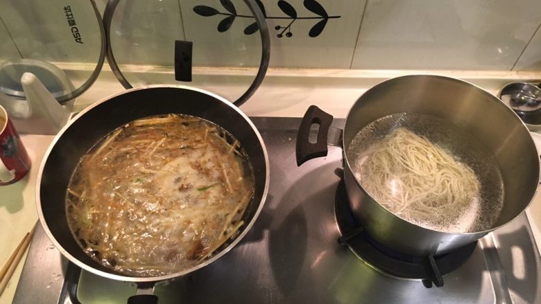 鱿鱼羹面/肉羹面,两锅一起!