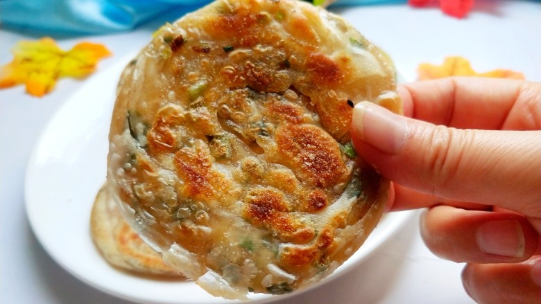 饺子皮葱油饼,请你吃一个!