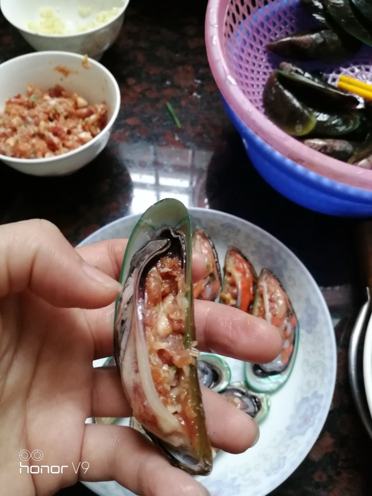 青口蒸粉丝,青口塞腌制好的肉糜