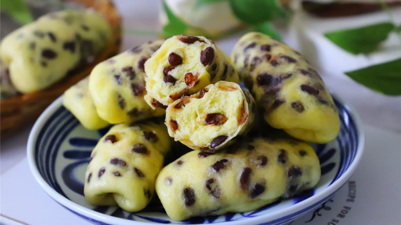 玉米面蜜豆卷,香甜软糯,营养又美味的玉米面蜜豆卷,简单又好吃。