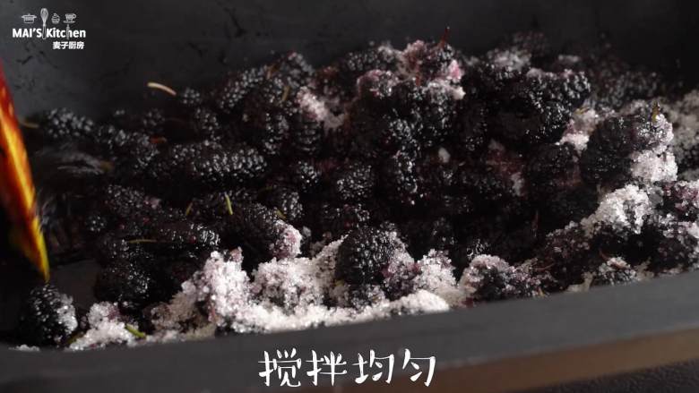 无添加!自制桑葚果酱,搅拌均匀