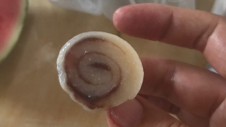 豆沙糯米糍,切成小剂子开吃,第一次做,口味还行