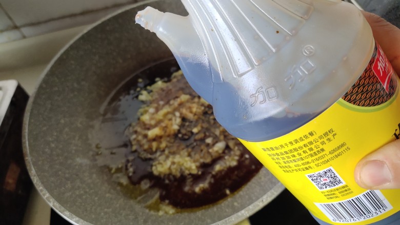 蒜蓉粉丝蒸扇贝电饭煲版本,加<a style='color:red;display:inline-block;' href='/shicai/ 788'>生抽</a>