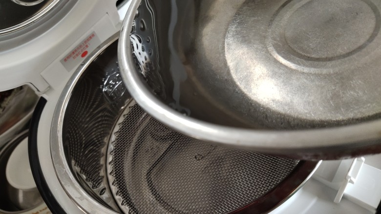 蒜蓉粉丝蒸扇贝电饭煲版本,电饭煲放入清水