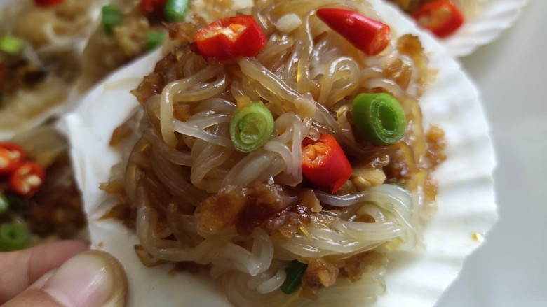 蒜蓉粉丝蒸扇贝电饭煲版本,成品