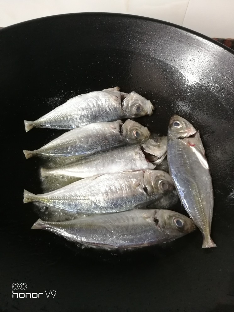 红烧巴浪鱼,煎鱼,不要反复翻。
