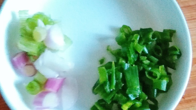 茄香麻婆豆腐,滑溜爽嫩,葱头、葱花