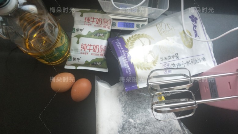纸杯蛋糕(不塌不裂),准备所需食材和工具,鸡蛋每个60克左右。