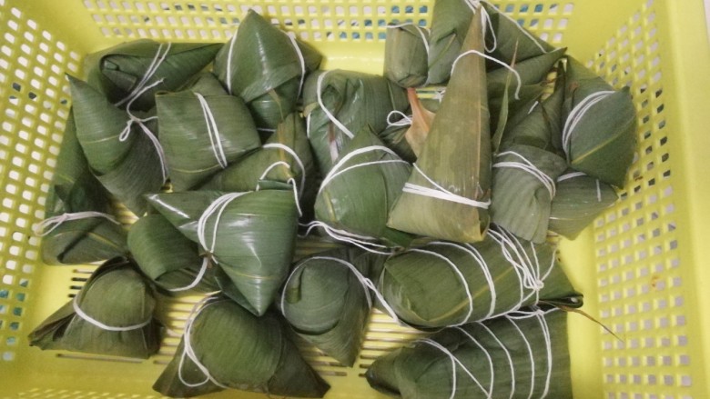 碱水粽,今天我包了三个造型的,如果感兴趣可以去看看我其他粽子的菜谱