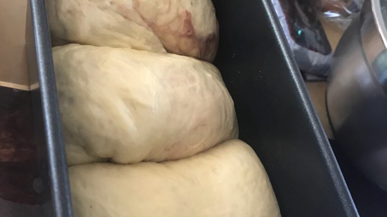 简易吐司面包,放进模具中,再次发酵