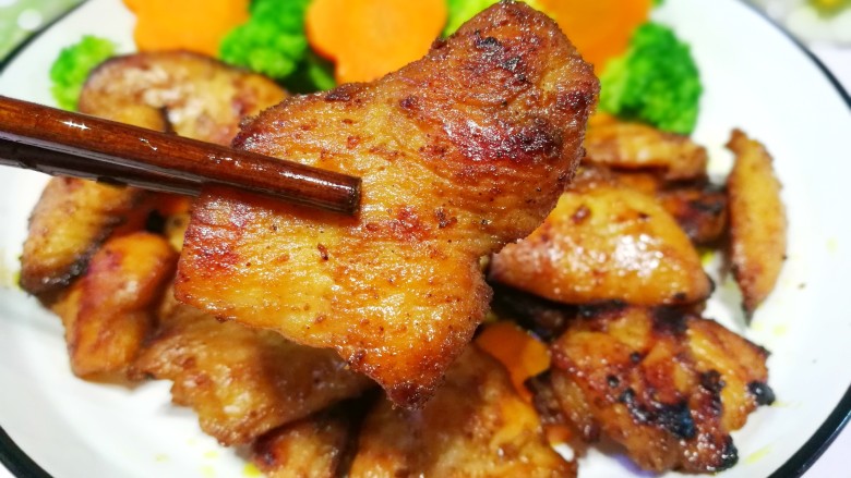 蜜汁香煎鸡胸肉,来,让我们一起边吃肉边减肥,这个夏天瘦成一道闪电吧~