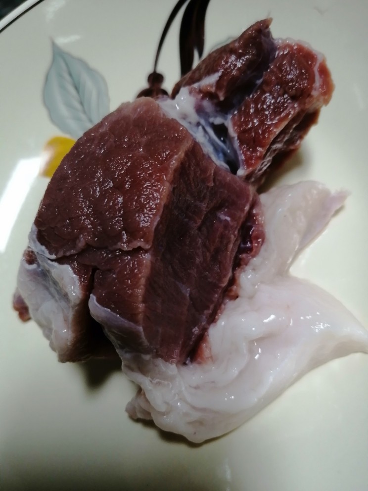 简易版的肉丸子汤,猪肉去皮洗干净
