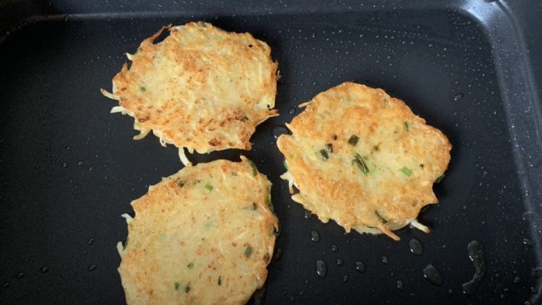 土豆丝饼,香气四溢啊!