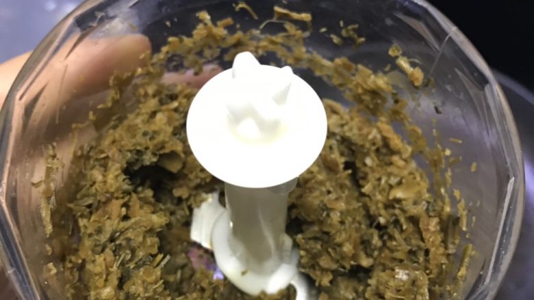 梅菜扣肉,切细,或者料理机中切细后打碎。