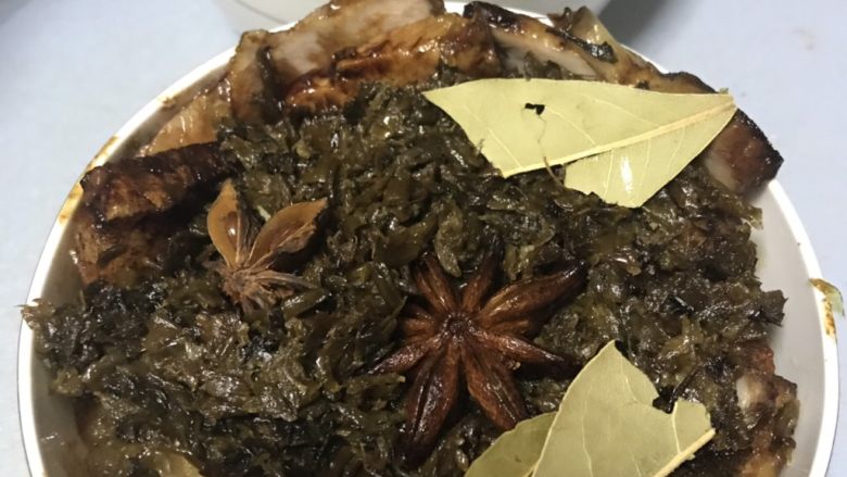 梅菜扣肉,蒸好后,过夜再蒸会更入味。