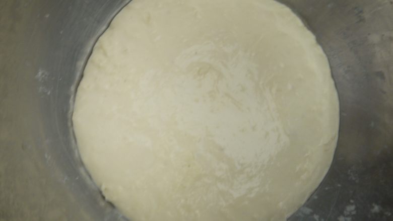 葡萄干吐司,将液种的所有材料搅拌均匀,室温发酵1小时,然后放入冰箱冷藏至少16小时。