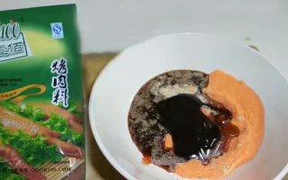 蜜汁新吃法——蜜汁蒸鸡翅,在cook100的调料基础上,加了耗油,让鸡翅蒸出来有个回甜味;
加了酱油,想上点色来着,顺便可以调味;
加了白胡椒粉,去腥味。
最后,我没有加水去稀释调料。