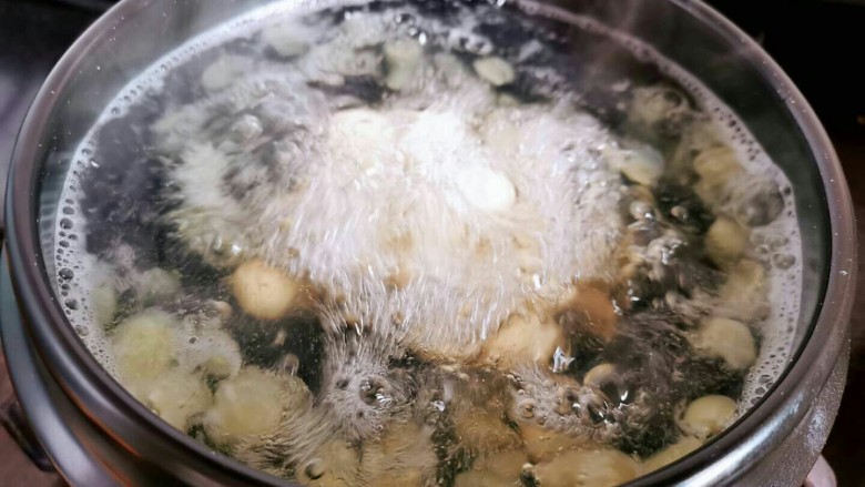 喝一碗抵过敷十张面膜，养颜美容的平价燕窝,煮30分钟后