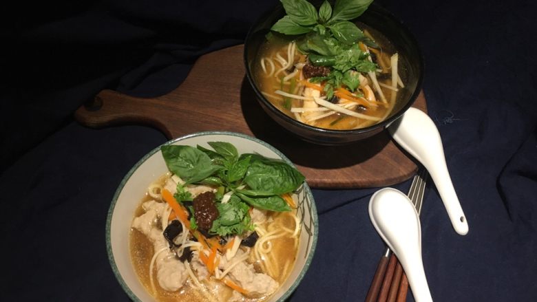 鱿鱼羹面/肉羹面,一款羹汤!两款面!✌️