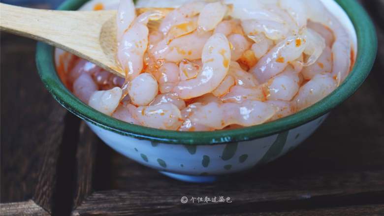 酸辣凉虾,口感顺滑,清凉适口,大家可以试试看