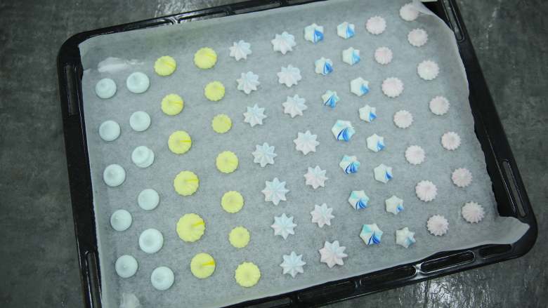 超级简单不坍塌的法式蛋白糖,完成,烤箱预热100度