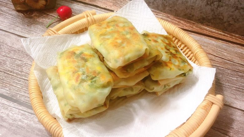 扇贝韭菜盒子,好了,在做上一碗汤,超级美味😊