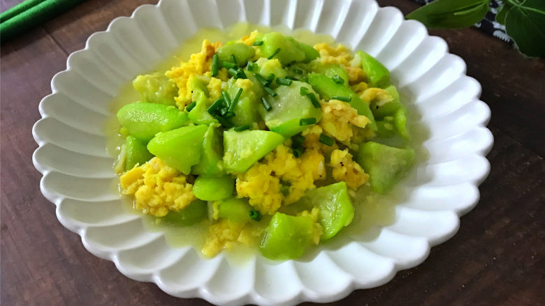 虾皮鸡蛋丝瓜,鲜美,清淡,低脂营养的虾皮鸡蛋丝瓜,老少都适合的一道菜。
