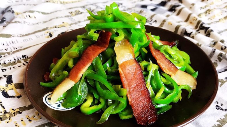 10分钟快手菜  麻椒炒腊肉,麻椒炒腊肉出锅了~