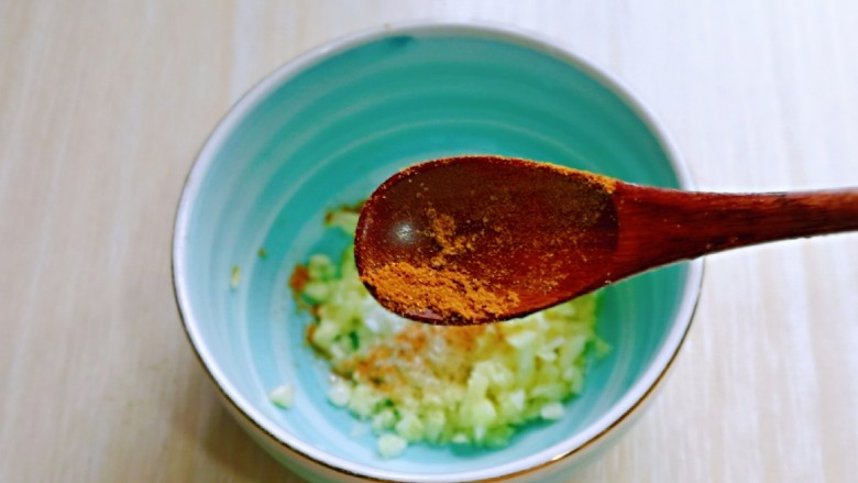 酱香茄子~下饭菜,加入<a style='color:red;display:inline-block;' href='/shicai/ 829'>十三香</a>。