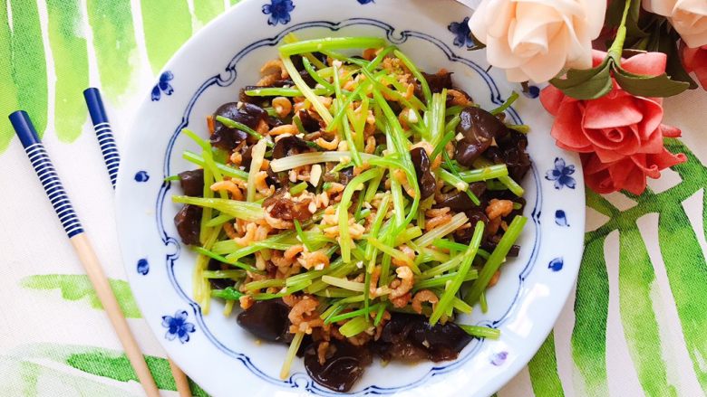 金钩海米木耳拌香芹,成品图