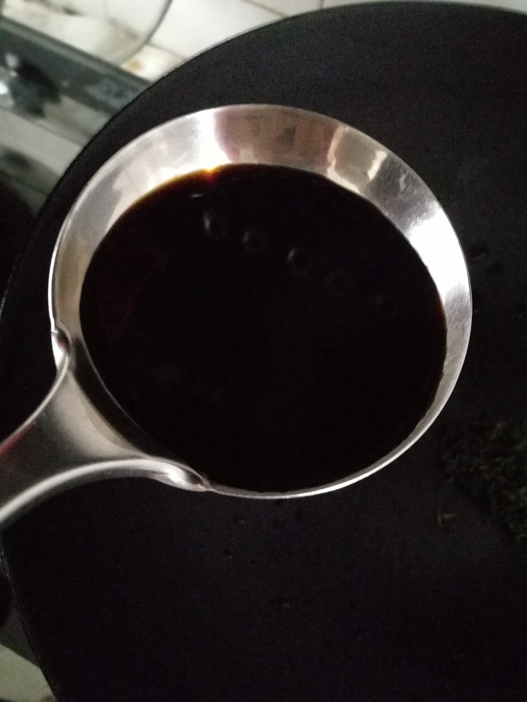 Q弹茶叶蛋,一大勺酱油,用的厨邦味极鲜。