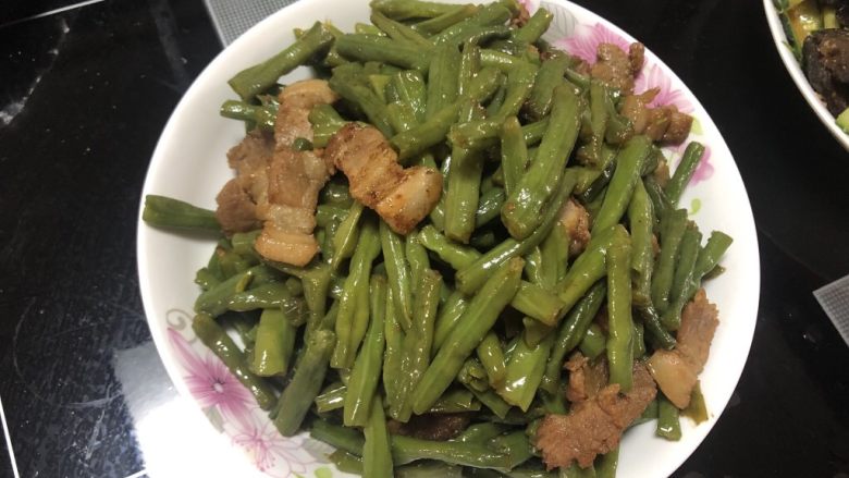 炒菜豆,烧至菜豆软烂即可