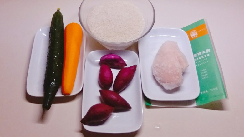 夏日拌饭~鸡肉黄瓜紫薯饭,食材准备好