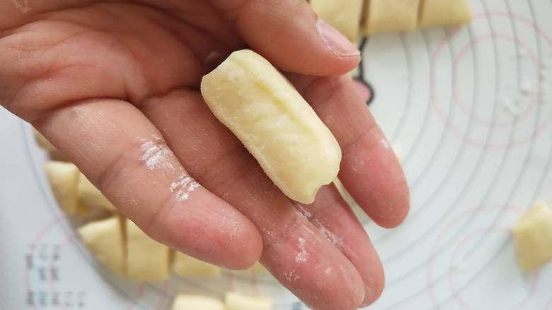 一口乳酪包,9,大概这么厚就可以。