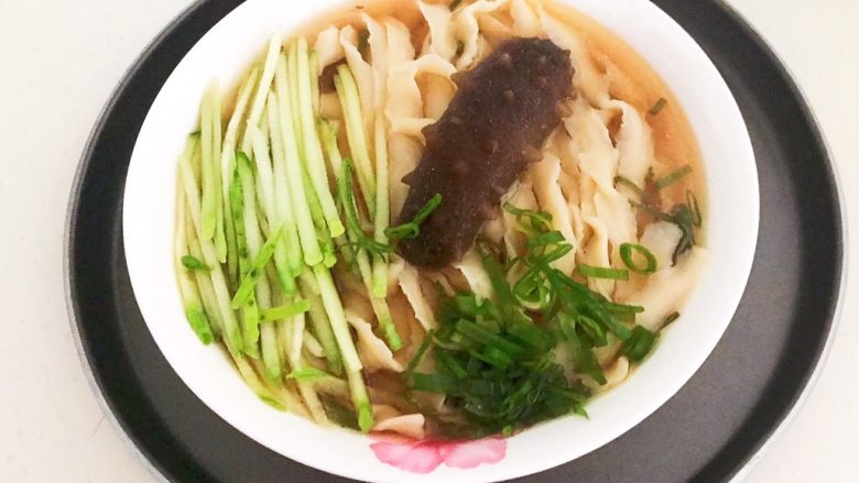 炝汤瓜丝海参刀削面,炝汤瓜丝海参刀削面可以吃了~